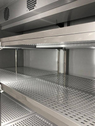 Шкаф холодильный GLACIER ШХ-1000 двухдверный однокамерный /0..+7/ внутри оцинк. /двери глухие, в алюминиевом профиле/